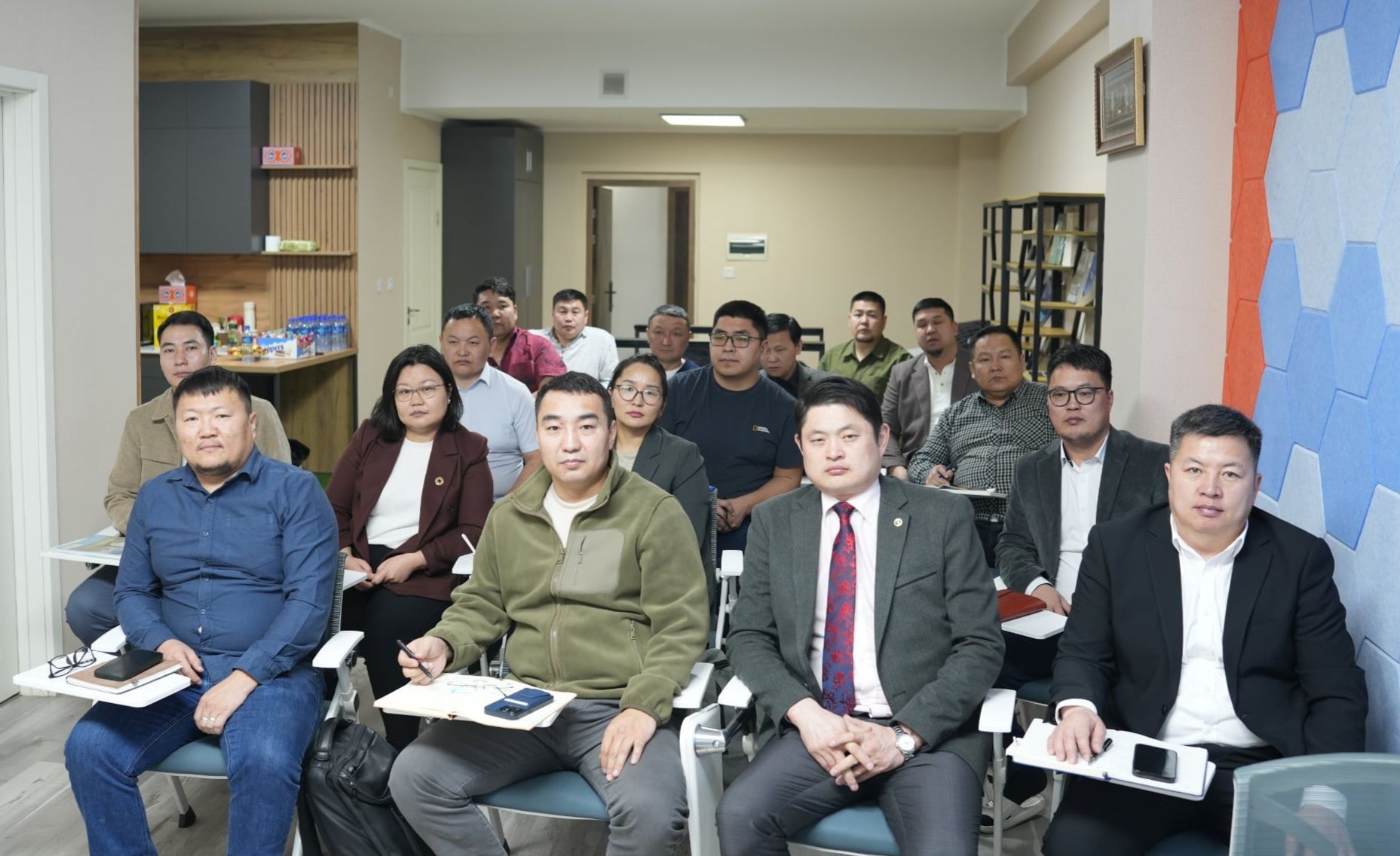 БАЯЖУУЛАГЧИД МЭРГЭШСЭЭР БАЙНА...